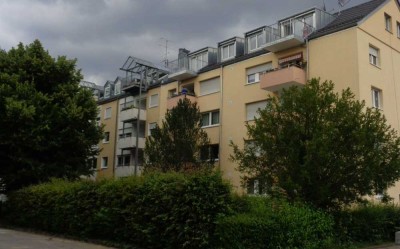 Exklusive 3,5-Zimmer-Wohnung mit Balkon und Einbauküche in München Fürstenried