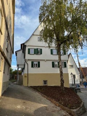 Wohnen im Denkmal: Schöne 4-Raum-Wohnung in Lauffen am Neckar in saniertem denkmalgeschützten Haus