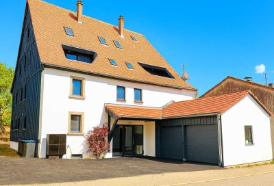 Modernisiertes MFH (8 Wohnungen) · Energ. Sanierung & Modernisierung 2025, 2 Garagen, 3 Stellplätze