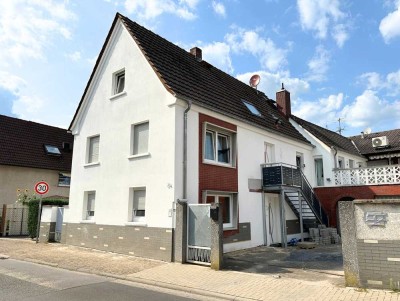 Großzügig, Modern, Zentral - Modernisiertes Zweifamilienhaus (inkl. Garage) im Herzen von Egelsbach