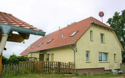 Gepflegte familienfreundliche Doppelhaushälfte mit Nebengebäuden und großem Grundstück im Oderbruch