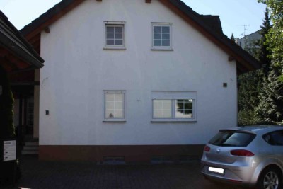 Freundliche 4-Zimmer-Doppelhaushälfte mit EBK in Erzhausen, Erzhausen