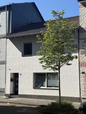 Frechen: Exzellentes RM-Stadthaus mit viel Platz auf 3 Etagen, Keller & Garten in bester City-Lage !