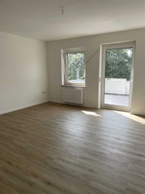 Saniert, modern, zentral: 2 Zi. Altbau-Wohnung mit gr, Balkon