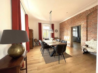 Rarität von PRIVAT! Stilvolle 4 Zimmer -Whg. in denkmalgeschützter Villa am Elbhang in Loschwitz