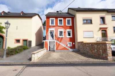 Gemütliches Einfamilienhaus mit Terrasse und Hanggarten – Wohnen im Grünen