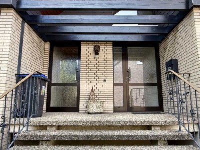 Bad Nenndorf: Super gepflegtes Einfamillien-Stadthaus mit PV-Anlage, Vollkeller und Garage