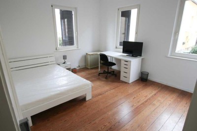 WG Zimmer in saniertem Altbau mit wundervoller Dachterrasse!