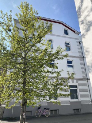 Schöne 3-Zimmerwohnung im Altbau mit Einbauküche in zentraler Lage zu vermieten