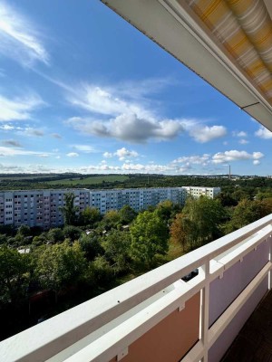 Lichtdurchflutete 3-Zimmer-Wohnung mit großzügigem Bad, moderner EBK und fantastischem Ausblick!
