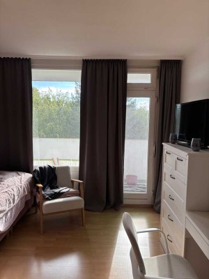 Freundliche, helle Einzimmerwohnung mit Balkon und Einbauküche in Frankfurt am Main