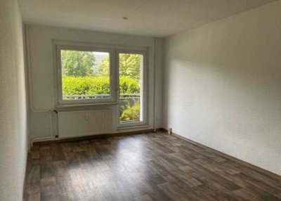 3-Raum-Wohnung im Erdgeschoss mit Dusche und Balkon