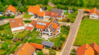 Attraktives Einfamilienhaus mit moderner Technik, großem Garten und nachhaltiger Energieversorgung