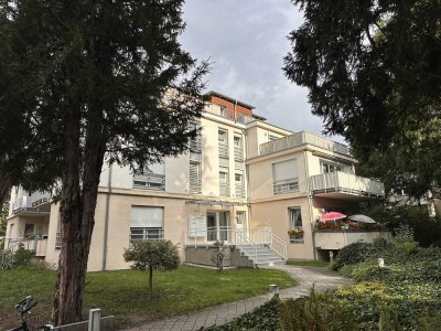 Charmantes Zuhause mit Balkon in ruhiger Allee