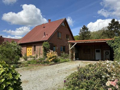 Besonderes Einfamilienhaus mit tollem Grundstück und Doppel-Carport in Betzendorf OT Drögennindorf