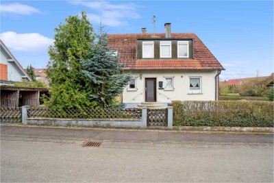 Raum für Ihre Ideen – Zweifamilienhaus in Bühl mit großem Potenzial und viel Platz!