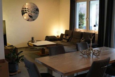 Exklusive 3,5-Zimmer-Erdgeschosswohnung mit Terrasse, Garten & Doppelgarage