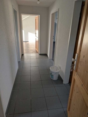 Schöne und vollständig renovierte 3-Raum-Dachgeschosswohnung in Krefeld