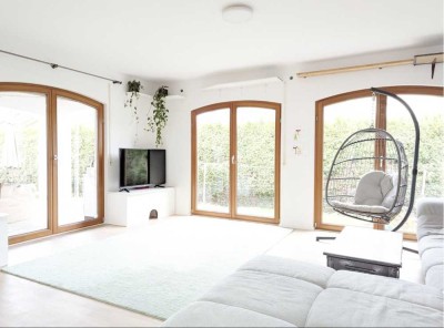 Barrierearmer Bungalow mit großem Garten, Keller & 2 Garagen – ruhige Lage in Edling