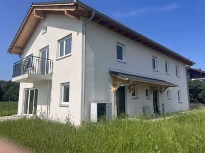 Moderne Doppelhaushälfte bei Bad Feilnbach mit Garten – perfekt für Paare oder Familien
