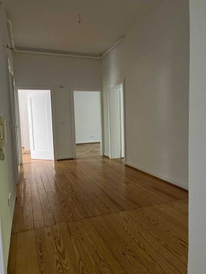 Charmante 4-Zimmer Altbauwohnung in Bahnhofsnähe