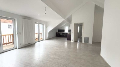 Lichtdurchflutete 2-Zimmer-Wohnung mit Balkon, Einbauküche und Garage