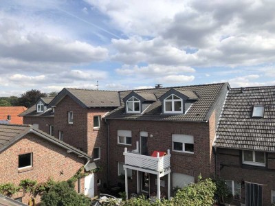 Modern geschnittene Wohnung mit Garten auf schönem Hof