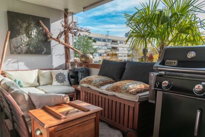 Stilvoll renovierte 3,5-Zimmer-Wohnung mit Loggia & TG-Garagenbox