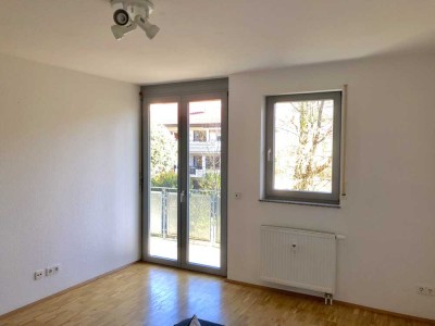 Gepflegte 2-Zimmer-Wohnung mit Balkon und EBK in Dossenheim