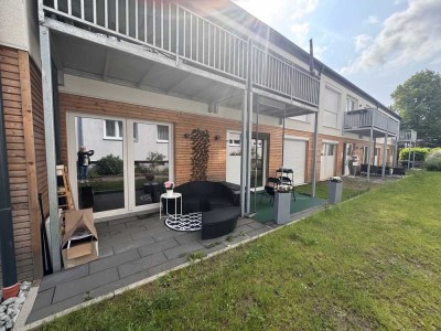 Helle moderne 2 ZKB- Erdgeschoss-Wohnung mit Terrasse