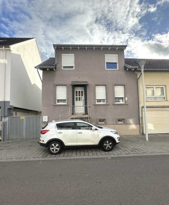 My home is my castle - Modernisierte Doppelhaushälfte in verkehrsgünstiger Lage