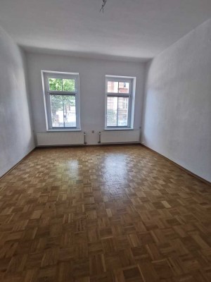 ruhig gelegene, Park & Zentrumsnahe 3-Raum Altbauwohnung mit Einbauküche