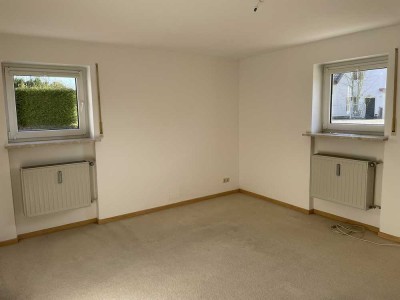 3-Zimmer-Souterrain-Wohnung in Maxhütte-Zentrum für Single, Stellplatz