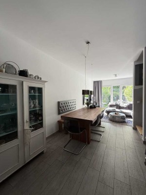Familienfreundliches 6-Zimmer Reihenhaus mit Garten in Toplage von Alt-Osdorf