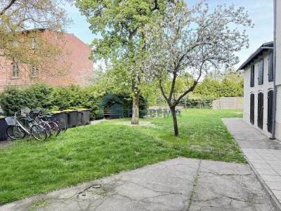 3- Zimmer- Wohnung mit Einbauküche, Tageslichtbad mit Wanne, Dusche und Garten zu vermieten