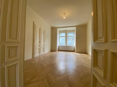 Zum verlieben! Altbauwohnung Klassiker!Sehr großzügig, 3,5 Zimmer.