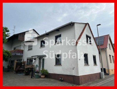 Mehrfamilienhaus in Ortsrandlage mit großem Grundstück
