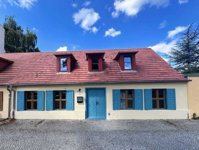 Komplett saniertes Doppel-Weberhaus mit üppigem Garten