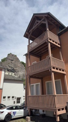 Freundliche 3-Zimmer-Dachgeschosswohnung mit geh. Innenausstattung mit Balkon und EBK