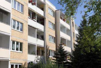 Gemütliche 2-Raum-Wohnung mit zwei Balkonen, Einbauküche und Bad mit Dusche