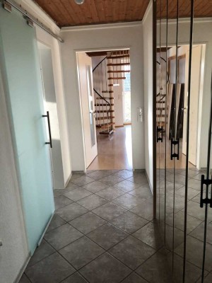 Geschmackvolle & gepflegte 3-Zimmer-Wohnung mit EBK in Kirchheim b. München