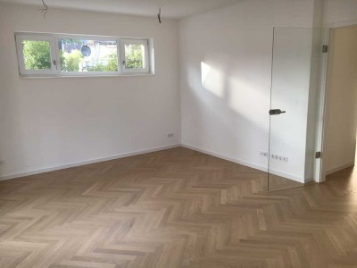 Geschmackvolle 3-Raum-EG-Wohnung mit gehobener Innenausstattung mit Terrasse und EBK in Siegen