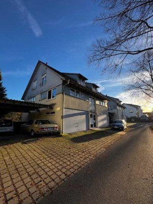 Gepflegte 3 Zimmer Wohnung mit EBK auf Wunsch, gr. Balkon sowie Garage in Gechingen, WM: ca. 1.035€