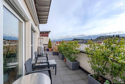 Großzügige Dachgeschoßwohnung mit 5 Zimmern, traumhafte Dachterrasse und Loggia.