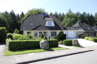 ***BESONDERES EINFAMILIENHAUS MIT DOPPELGARAGE UND TRAUM GRUNDSTÜCK IN ROSENGARTEN ALVESEN***