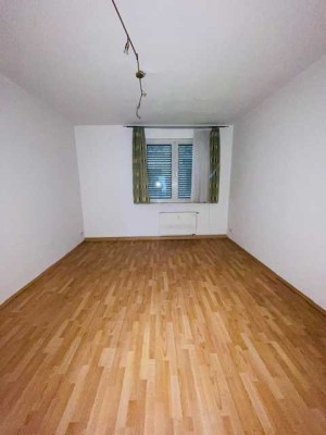 Hochparterre! 2-Zimmer-Wohnung mit kleinem Balkon sucht Nachmieter!