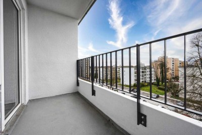 Steuern sparen mit bis zu 4 % AfA! 2,5-Zimmer-Wohnung mit großer Süd-Loggia | Fernwärme & Aufzug