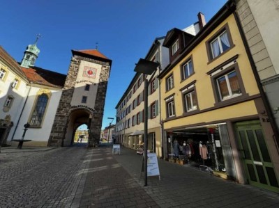 83qm neu renovierte Wohnung mit Küche / Terrasse ! / Garage / Zentrum von Villingen / 2 1/2 Zimmer