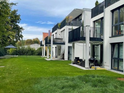 Exklusive und sonnige Wohnung im OG mit Balkon und Blick ins Grüne - KfW 55 - Homeoffice