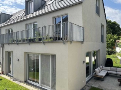 Modernes Eck-Haus mit Gartenidylle in Kranzberg/Thalhausen